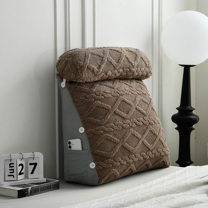 91家纺网 家纺一手货源 找家纺 爱妮灵蚊帐 2025新款塔芙绒头枕三角靠垫代发货 奶咖