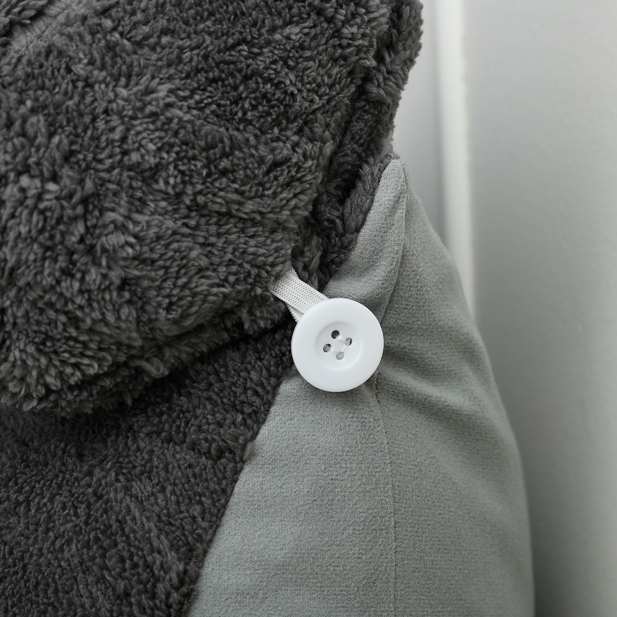 91家纺网 家纺一手货源 找家纺 爱妮灵蚊帐 2025新款塔芙绒头枕三角靠垫代发货 深灰