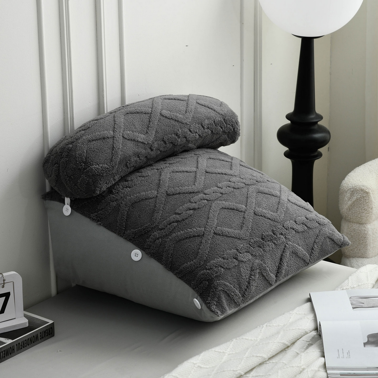 91家纺网 家纺一手货源 找家纺 爱妮灵蚊帐 2025新款塔芙绒头枕三角靠垫代发货 深灰