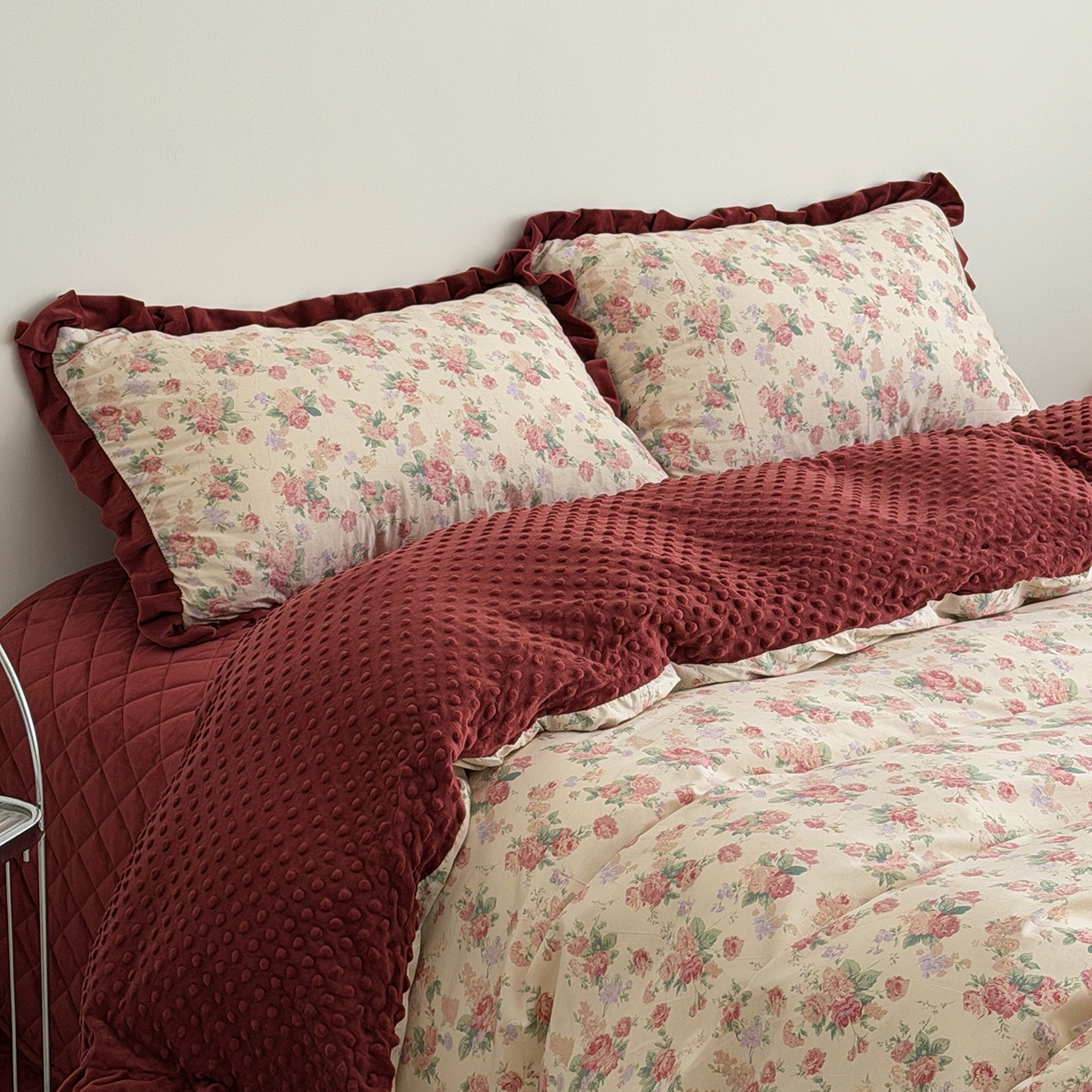 91家纺网 家纺一手货源 找家纺 佰织鑫家居 2025新款木耳边棉加绒床盖款四件套 落了白