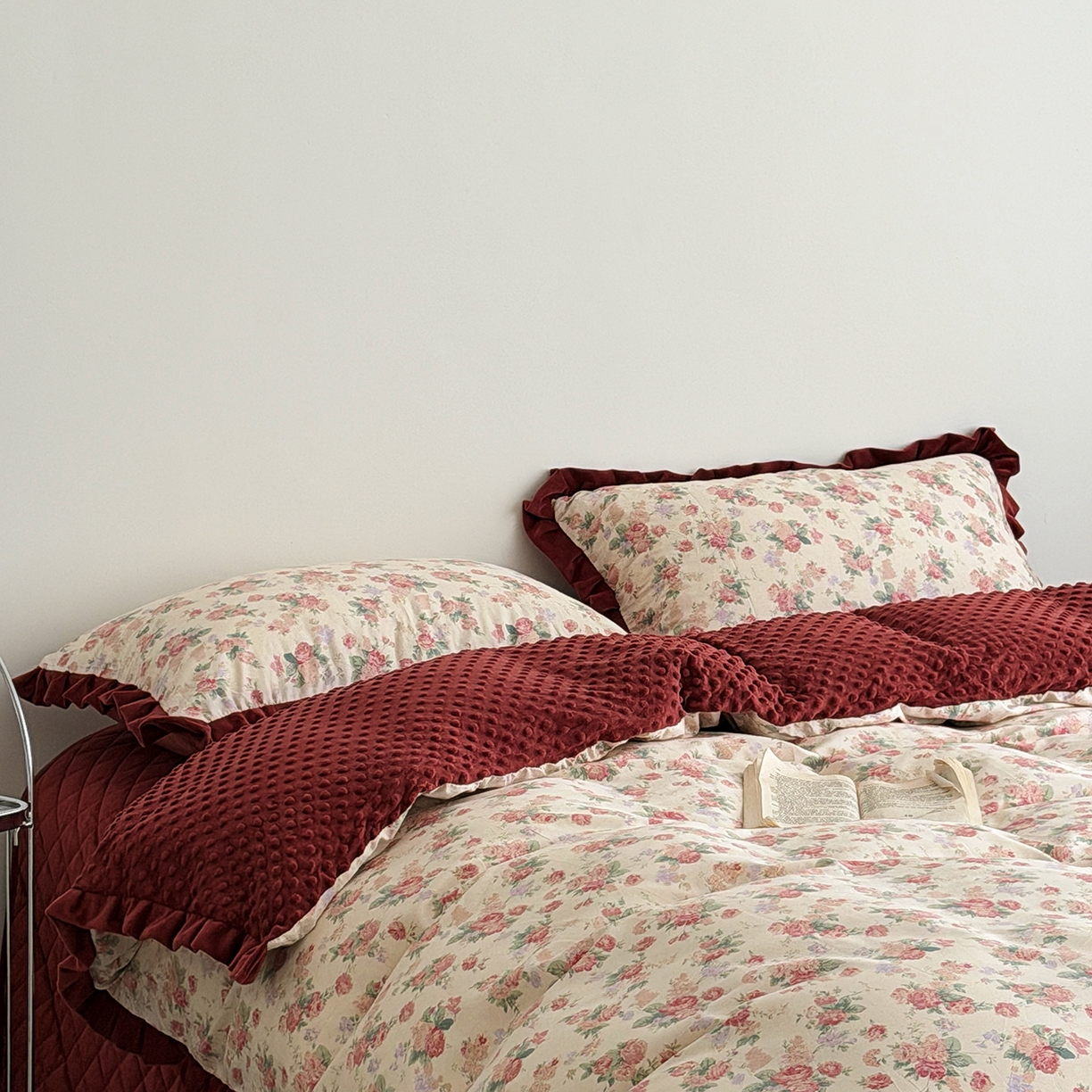 91家纺网 家纺一手货源 找家纺 佰织鑫家居 2025新款木耳边棉加绒床盖款四件套 落了白