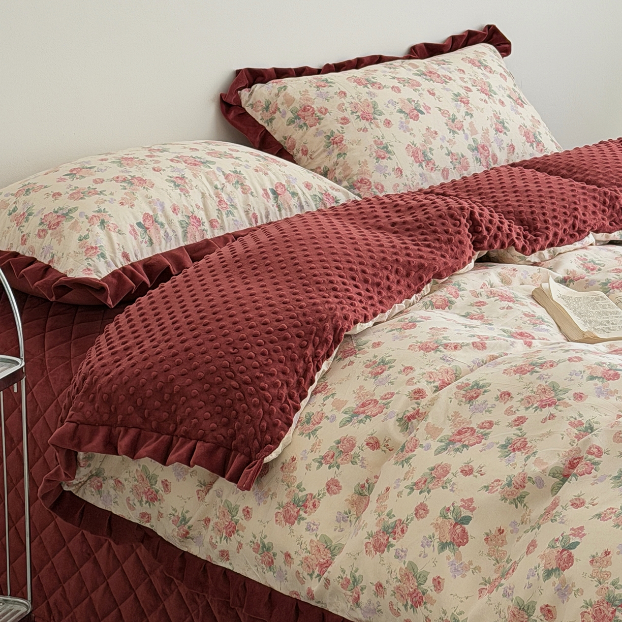 91家纺网 家纺一手货源 找家纺 佰织鑫家居 2025新款木耳边棉加绒床盖款四件套 落了白