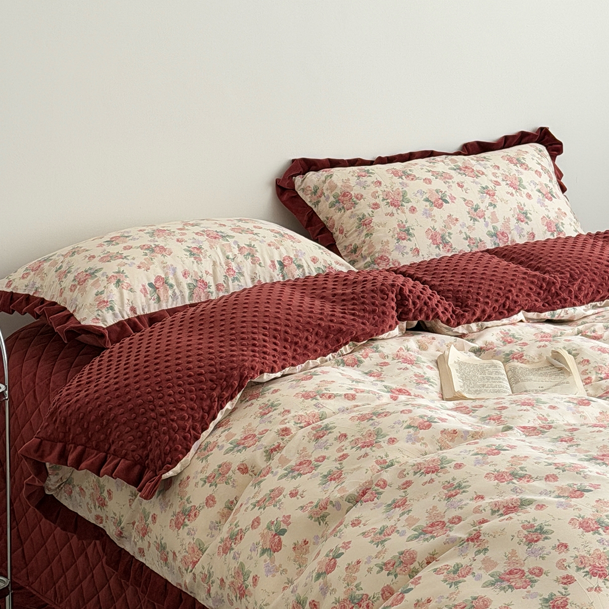 91家纺网 家纺一手货源 找家纺 佰织鑫家居 2025新款木耳边棉加绒床盖款四件套 落了白