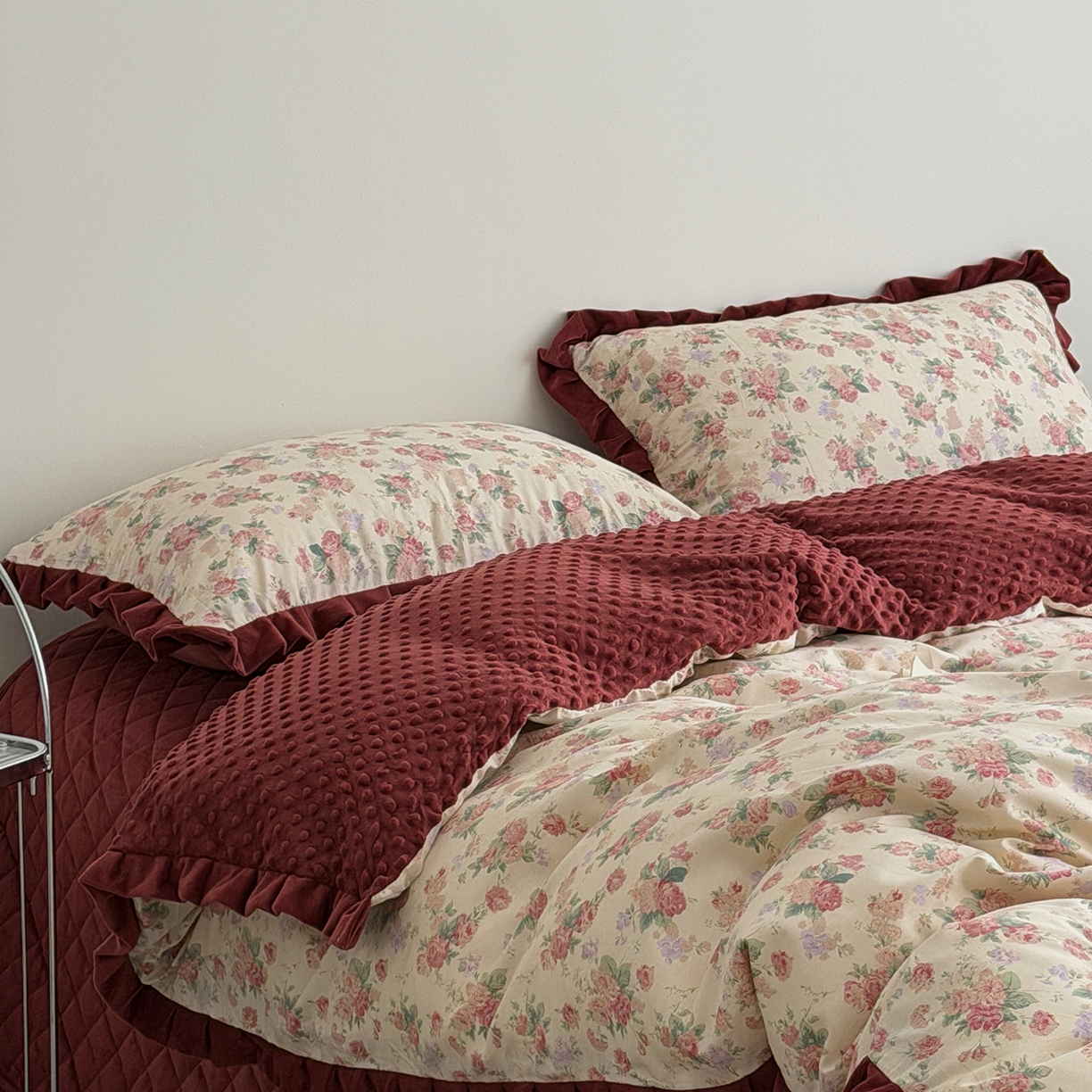 91家纺网 家纺一手货源 找家纺 佰织鑫家居 2025新款木耳边棉加绒床盖款四件套 落了白