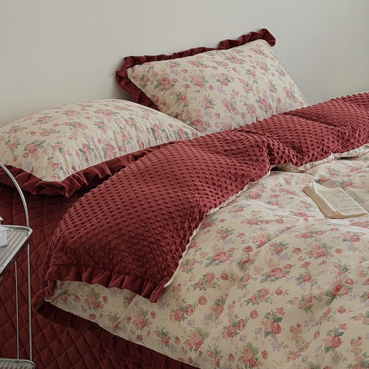 91家纺网 家纺一手货源 找家纺 佰织鑫家居 2025新款木耳边棉加绒床盖款四件套 落了白