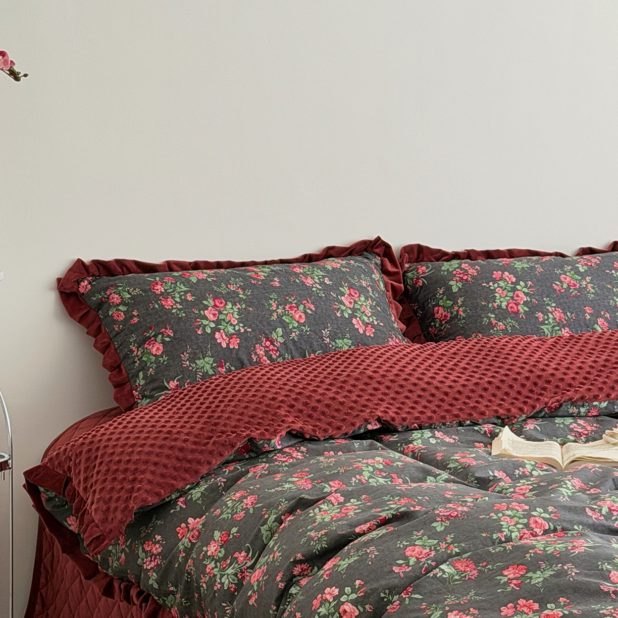 91家纺网 家纺一手货源 找家纺 佰织鑫家居 2025新款木耳边棉加绒床盖款四件套 梨花落