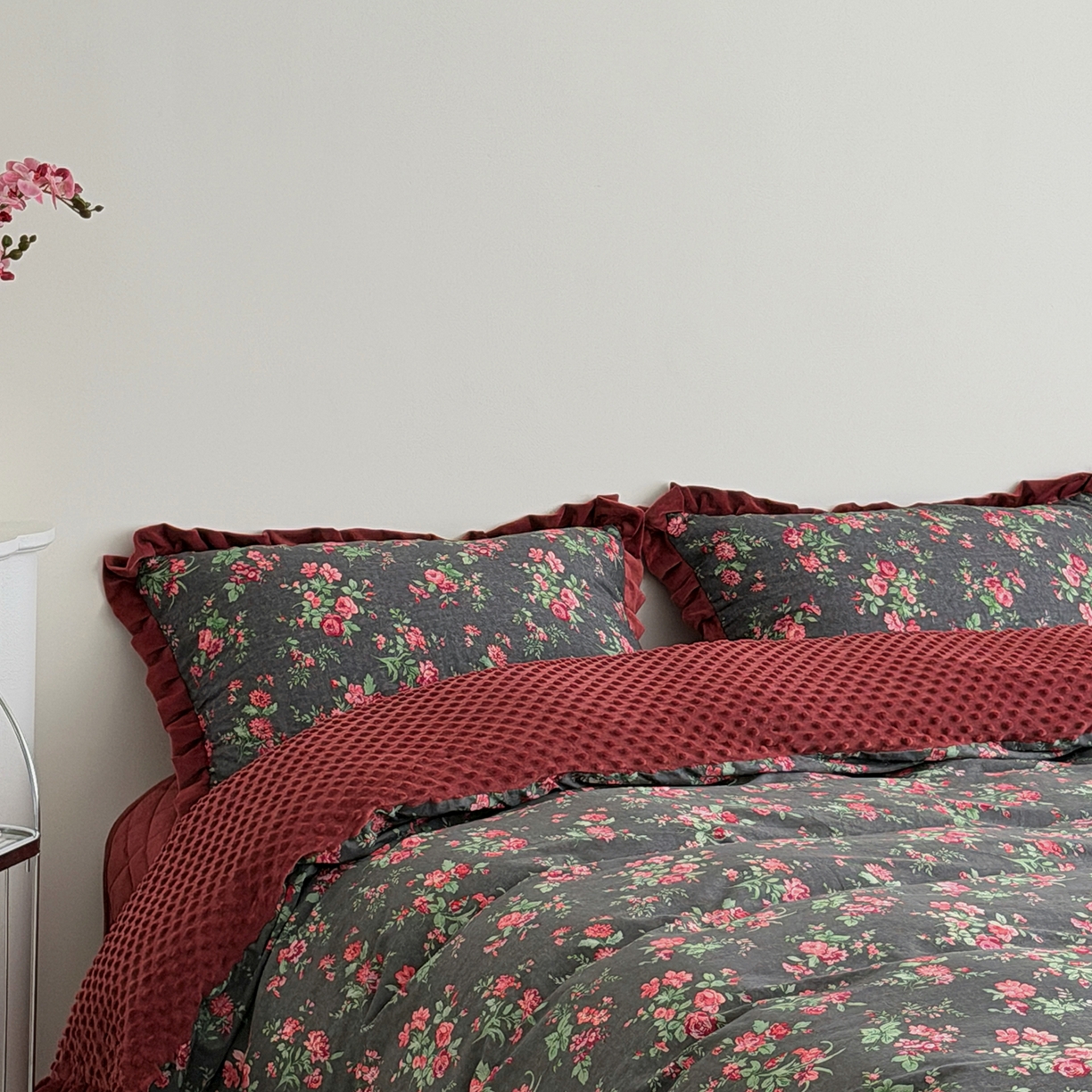 91家纺网 家纺一手货源 找家纺 佰织鑫家居 2025新款木耳边棉加绒床盖款四件套 梨花落