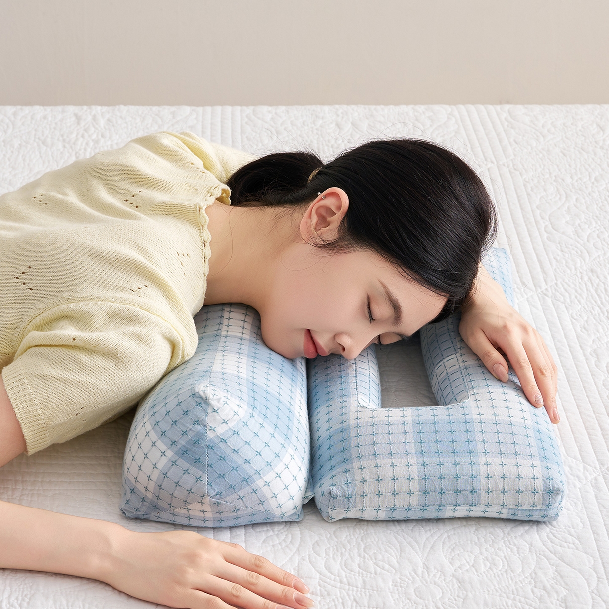 91家纺网 家纺一手货源 找家纺 乐可 2025新款渐变方格护耳组合枕荞麦枕头枕芯 渐变护耳组合枕蓝