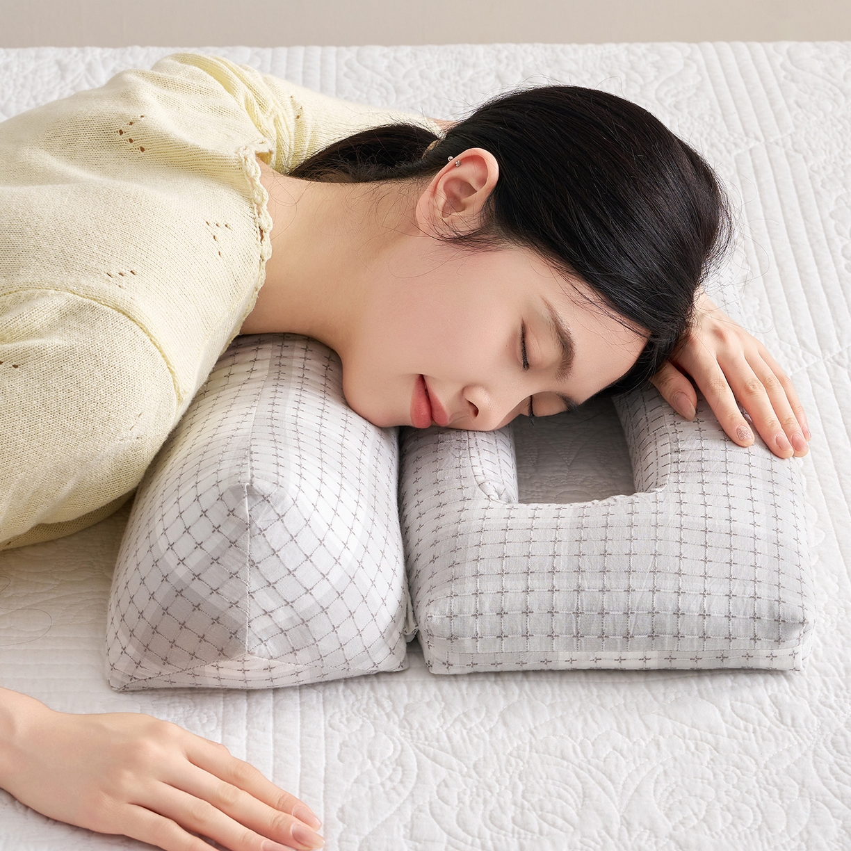 91家纺网 家纺一手货源 找家纺 乐可 2025新款渐变方格护耳组合枕荞麦枕头枕芯 渐变护耳组合枕-灰