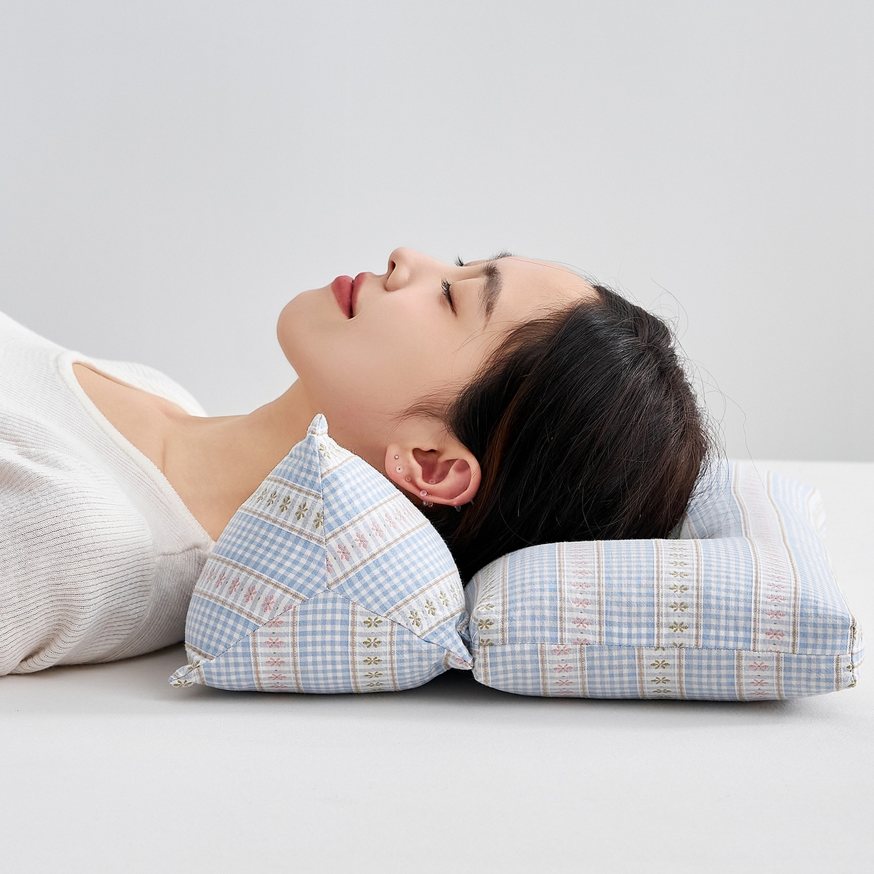 91家纺网 家纺一手货源 找家纺 乐可 2025新款水洗棉护耳组合枕荞麦枕头枕芯 水洗棉护耳组合枕-蓝条格