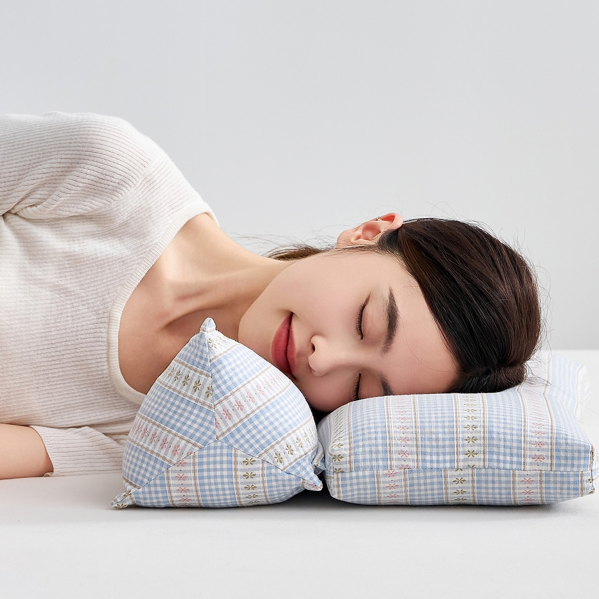 91家纺网 家纺一手货源 找家纺 乐可 2025新款水洗棉护耳组合枕荞麦枕头枕芯 水洗棉护耳组合枕-蓝条格