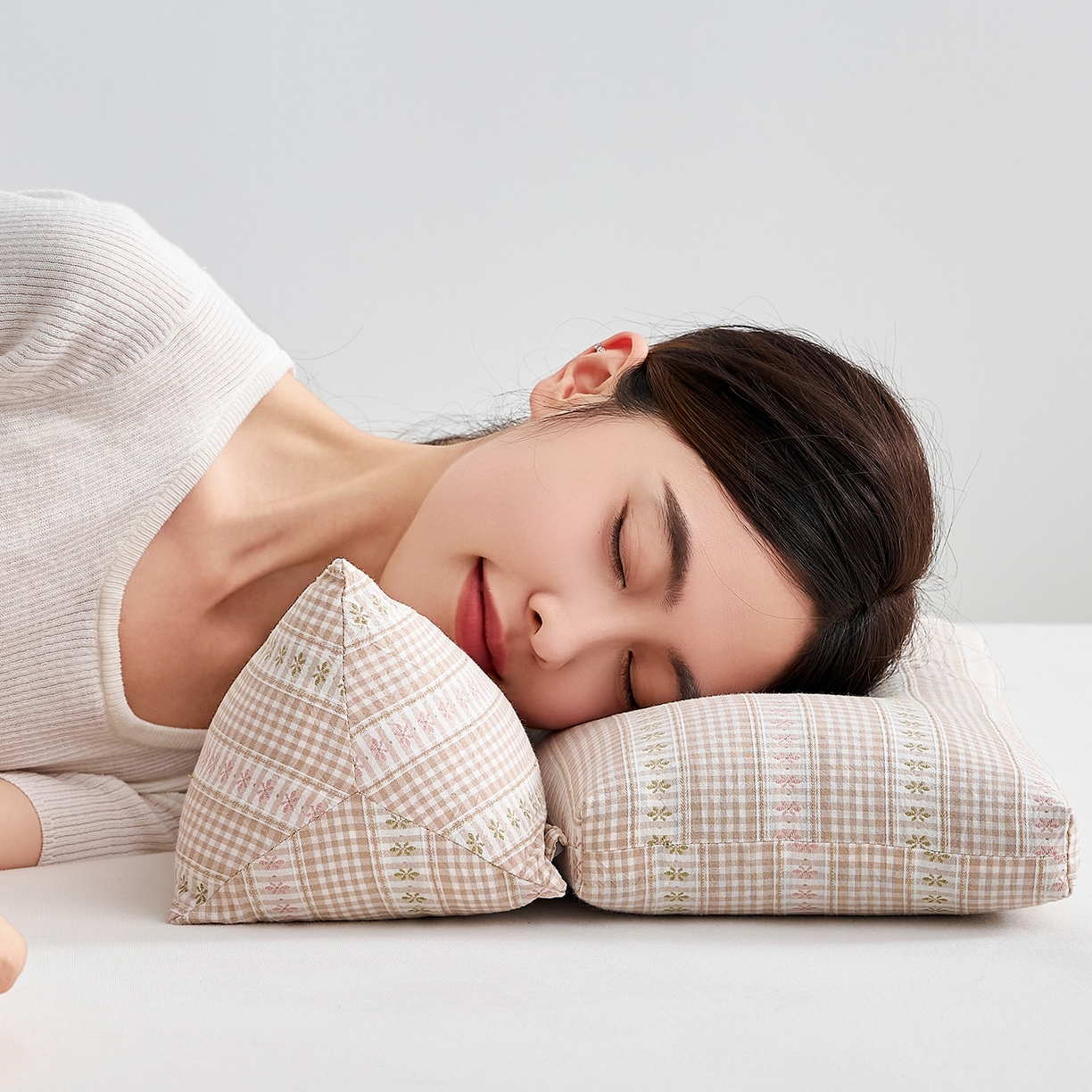 91家纺网 家纺一手货源 找家纺 乐可 2025新款水洗棉护耳组合枕荞麦枕头枕芯 水洗棉护耳组合枕-棕条格