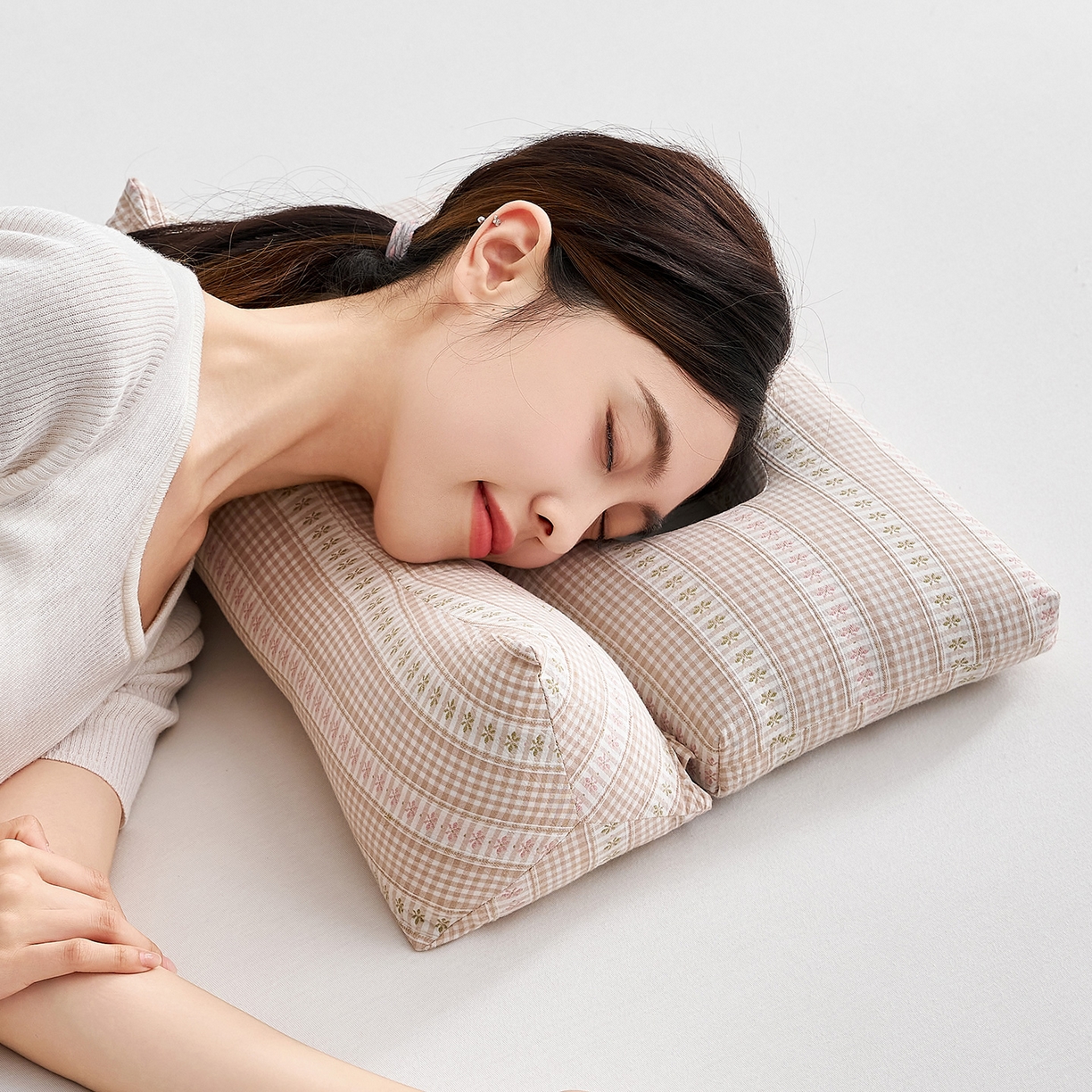 91家纺网 家纺一手货源 找家纺 乐可 2025新款水洗棉护耳组合枕荞麦枕头枕芯 水洗棉护耳组合枕-棕条格