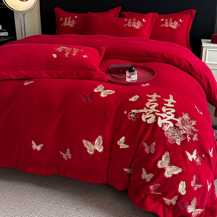 91家纺网 家纺一手货源 找家纺 （总）帝王家纺 2025新款加厚保暖牛奶绒婚庆刺绣四件套珊瑚绒红色结婚床品-蝶舞喜事