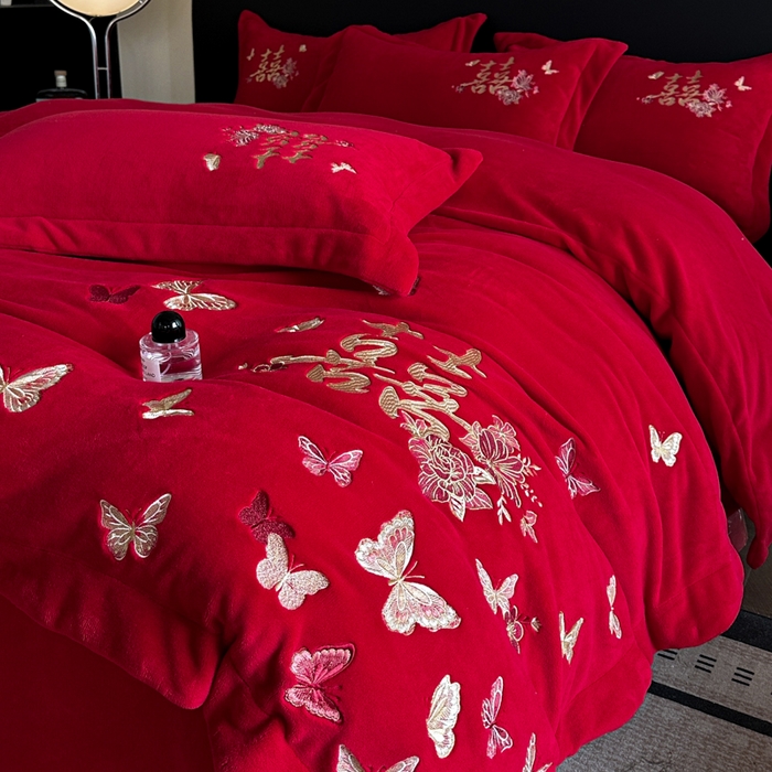 91家纺网 家纺一手货源 找家纺 （总）帝王家纺 2025新款加厚保暖牛奶绒婚庆刺绣四件套珊瑚绒红色结婚床品-蝶舞喜事