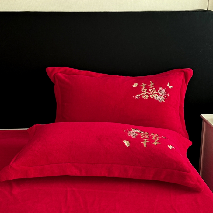 91家纺网 家纺一手货源 找家纺 （总）帝王家纺 2025新款加厚保暖牛奶绒婚庆刺绣四件套珊瑚绒红色结婚床品-蝶舞喜事