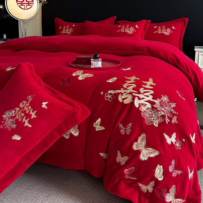 91家纺网 家纺一手货源 找家纺 （总）帝王家纺 2025新款加厚保暖牛奶绒婚庆刺绣四件套珊瑚绒红色结婚床品-蝶舞喜事