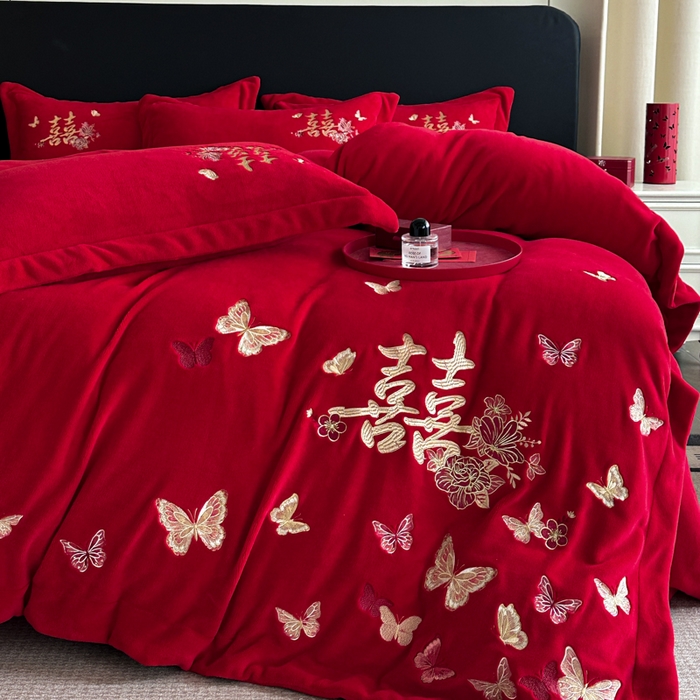 91家纺网 家纺一手货源 找家纺 （总）帝王家纺 2025新款加厚保暖牛奶绒婚庆刺绣四件套珊瑚绒红色结婚床品-蝶舞喜事