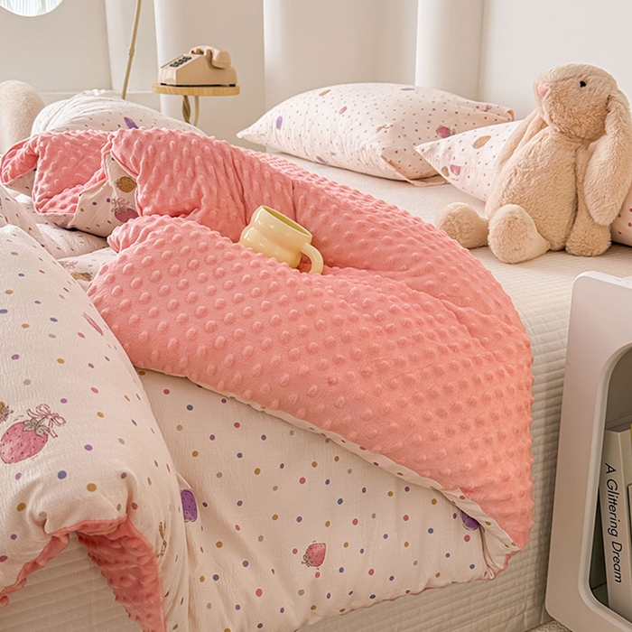 91家纺网 家纺一手货源 找家纺 丝芙妮家居（原乐视家纺） 2025新款云感棉豆豆被春秋被冬被被子被芯 草莓微甜