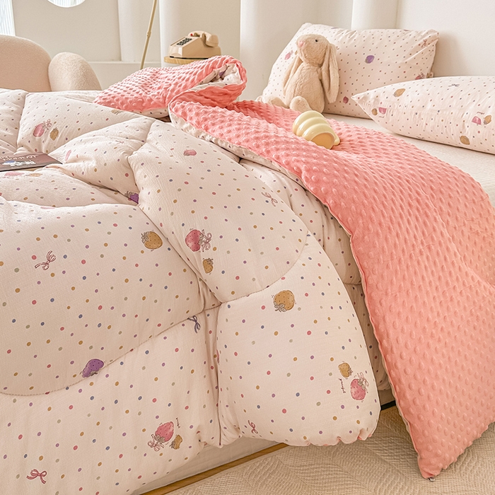 91家纺网 家纺一手货源 找家纺 丝芙妮家居（原乐视家纺） 2025新款云感棉豆豆被春秋被冬被被子被芯 草莓微甜