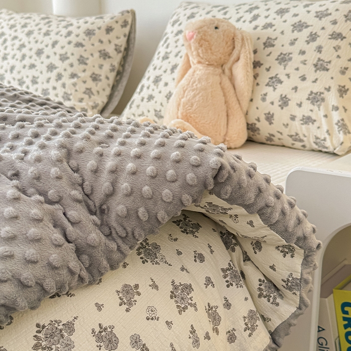 91家纺网 家纺一手货源 找家纺 丝芙妮家居（原乐视家纺） 2025新款云感棉豆豆被春秋被冬被被子被芯 墨色花园