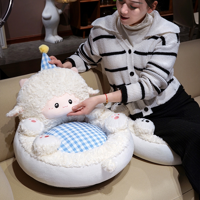 91家纺网 家纺一手货源 找家纺 仟亿莱 2025新款小羊翻肚皮蒲团坐垫 小白羊