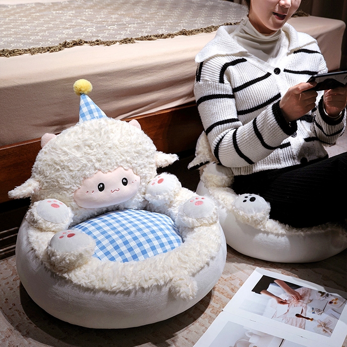 91家纺网 家纺一手货源 找家纺 仟亿莱 2025新款小羊翻肚皮蒲团坐垫 小白羊