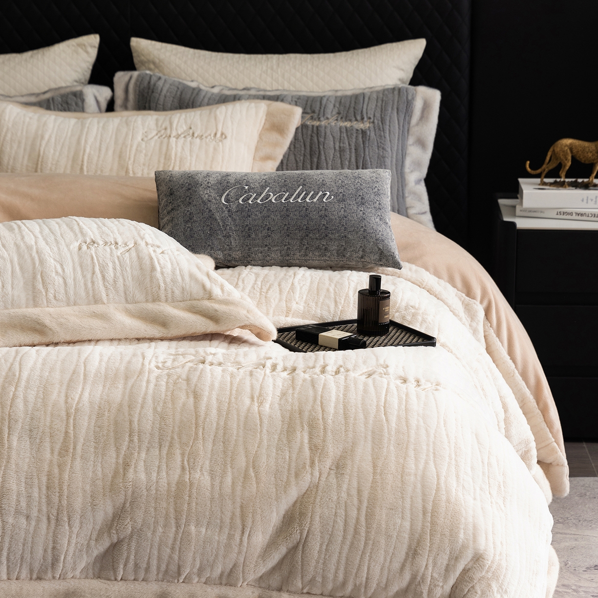 91家纺网 家纺一手货源 找家纺 （总）卡巴伦家纺 2025新款A版360克兔毛B版240克牛奶绒拼边580克欧貂四件套-帕奇