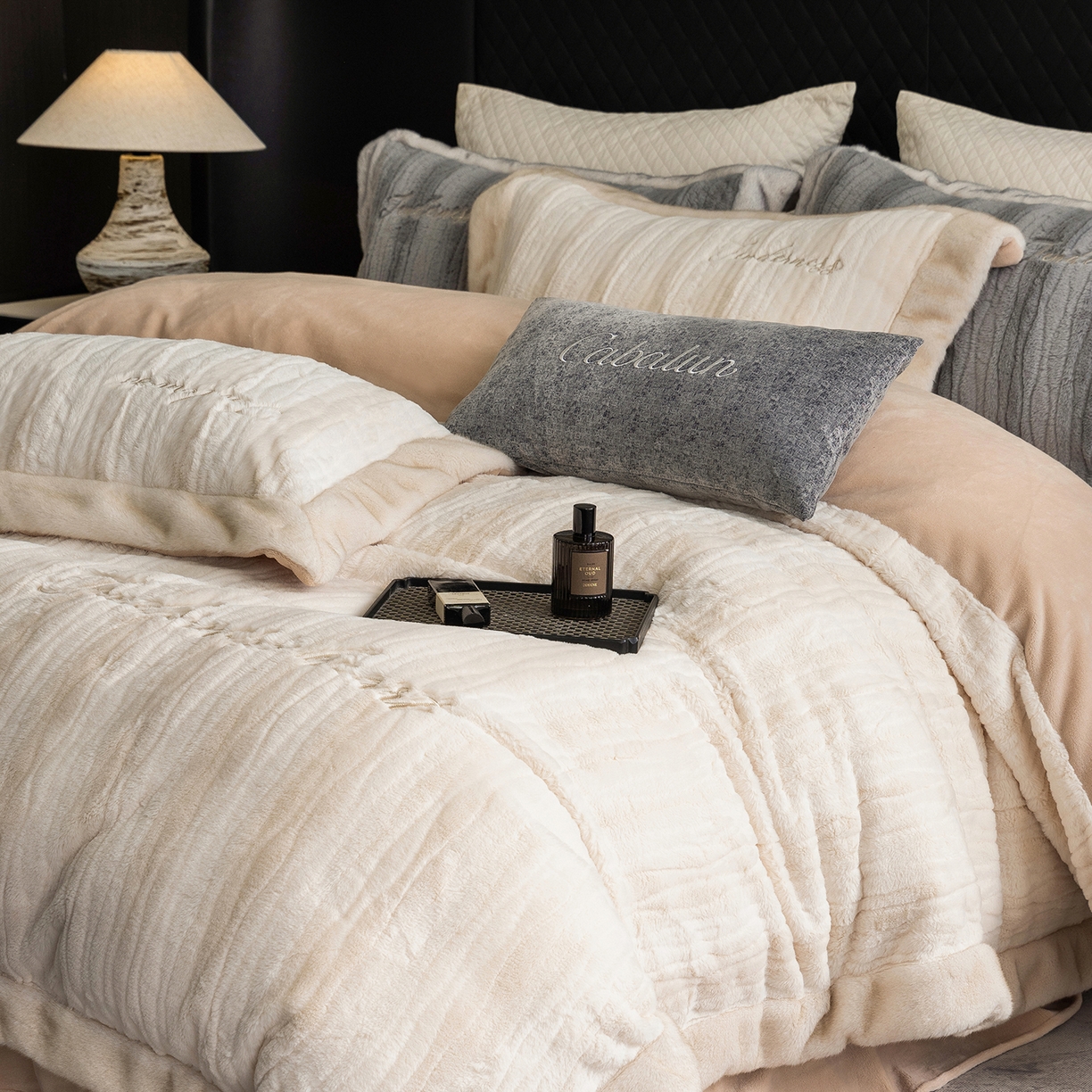 卡巴伦家纺 2025新款A版360克兔毛B版240克牛奶绒拼边580克欧貂四件套-帕奇 帕奇 暖驼色