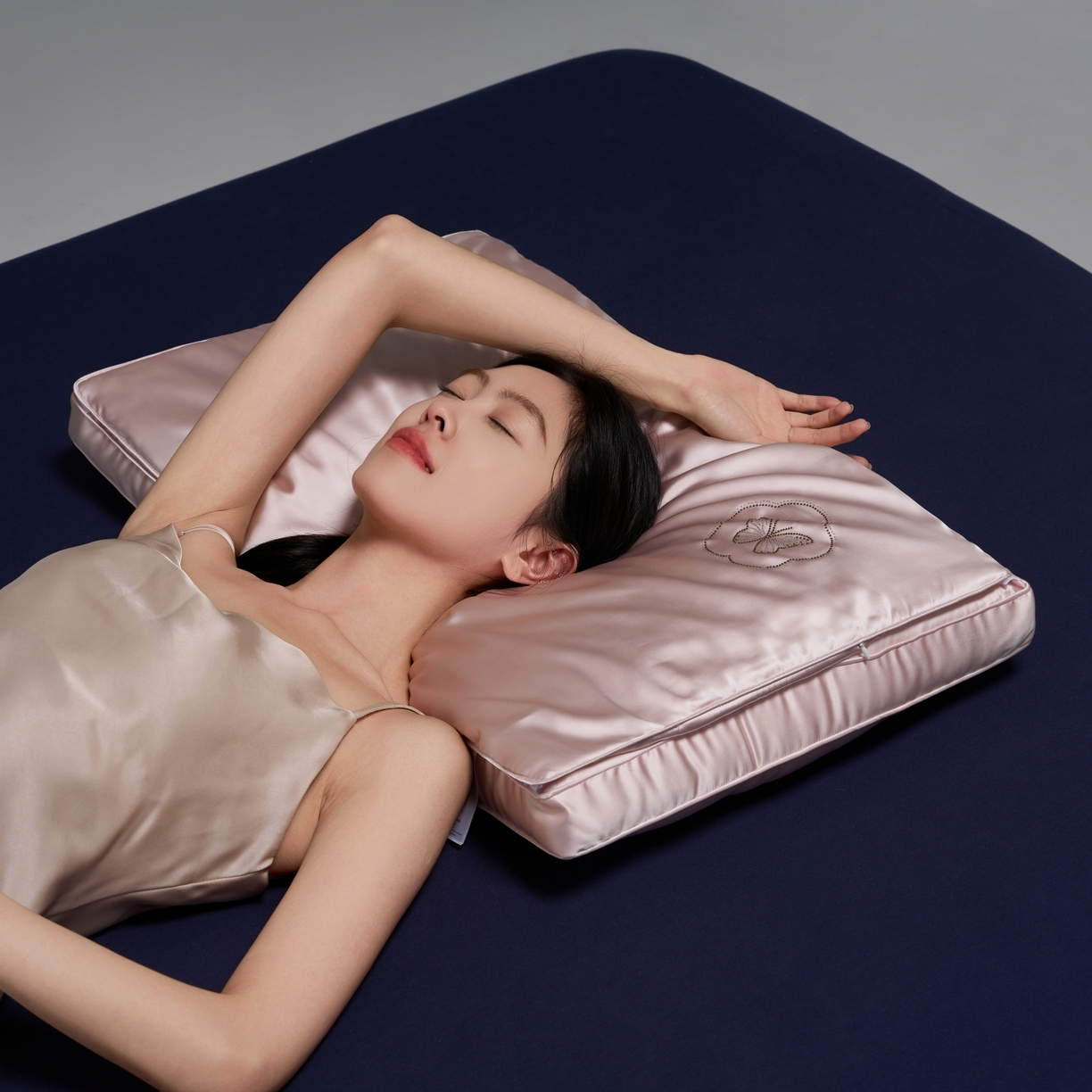 91家纺网 家纺一手货源 找家纺 乐可 2025新款七星丝润蚕丝双层枕枕头枕芯 七星蚕丝双层枕-粉