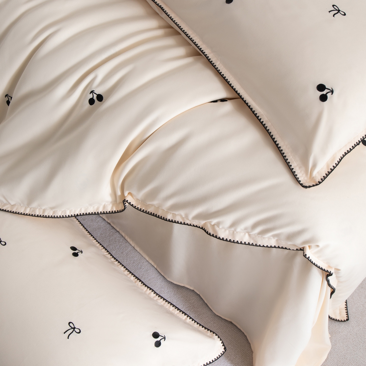 91家纺网 家纺一手货源 找家纺 花愿（原花纪） 2025新款水洗棉刺绣三角针四件套系列-芭提雅 芭提雅-奶昔白