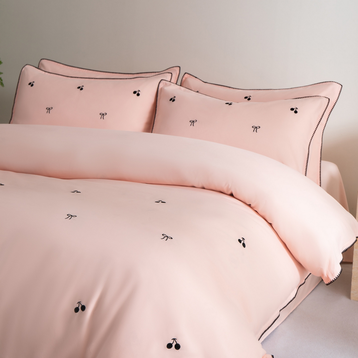 91家纺网 家纺一手货源 找家纺 花愿（原花纪） 2025新款水洗棉刺绣三角针四件套系列-芭提雅 芭提雅-樱花粉