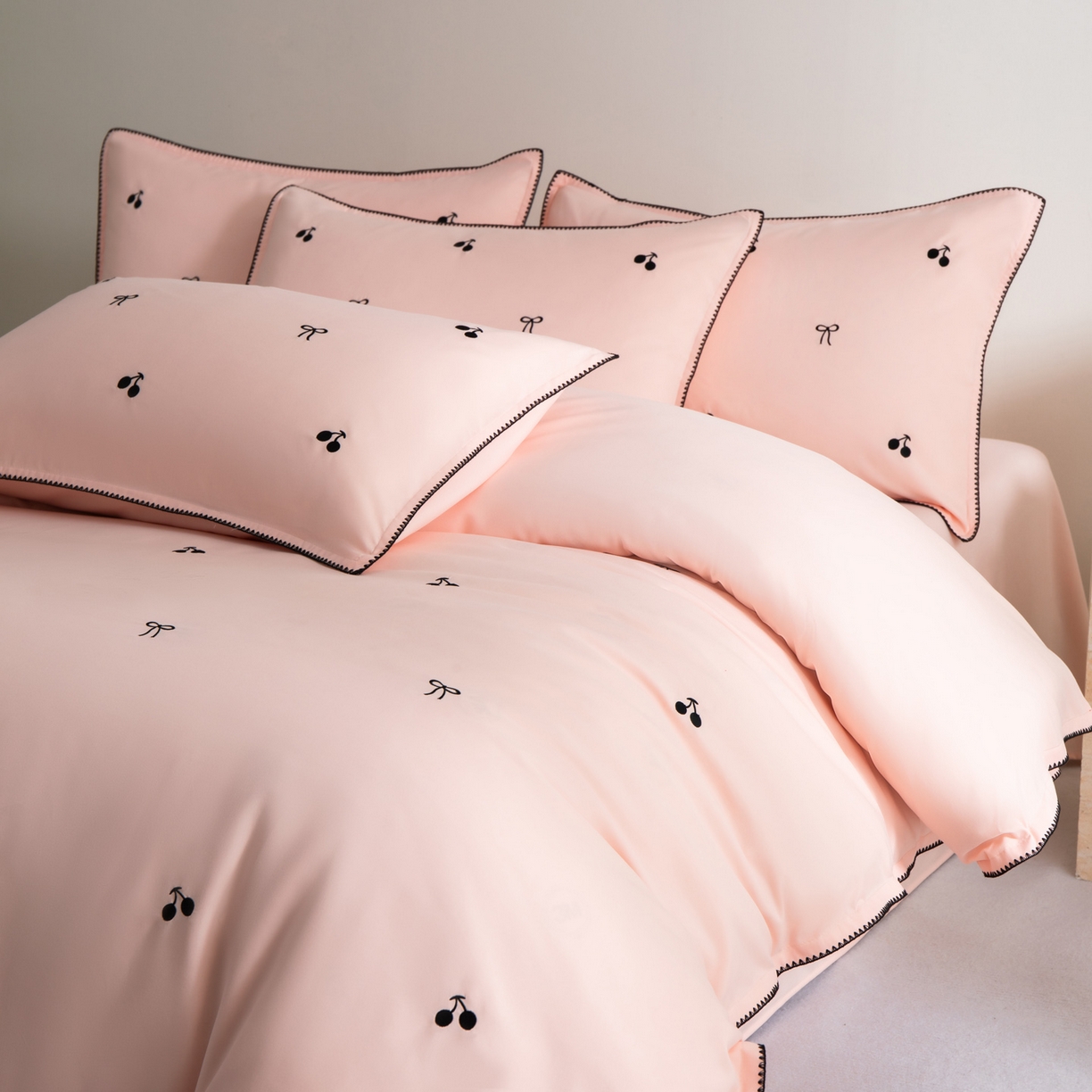 91家纺网 家纺一手货源 找家纺 花愿（原花纪） 2025新款水洗棉刺绣三角针四件套系列-芭提雅 芭提雅-樱花粉