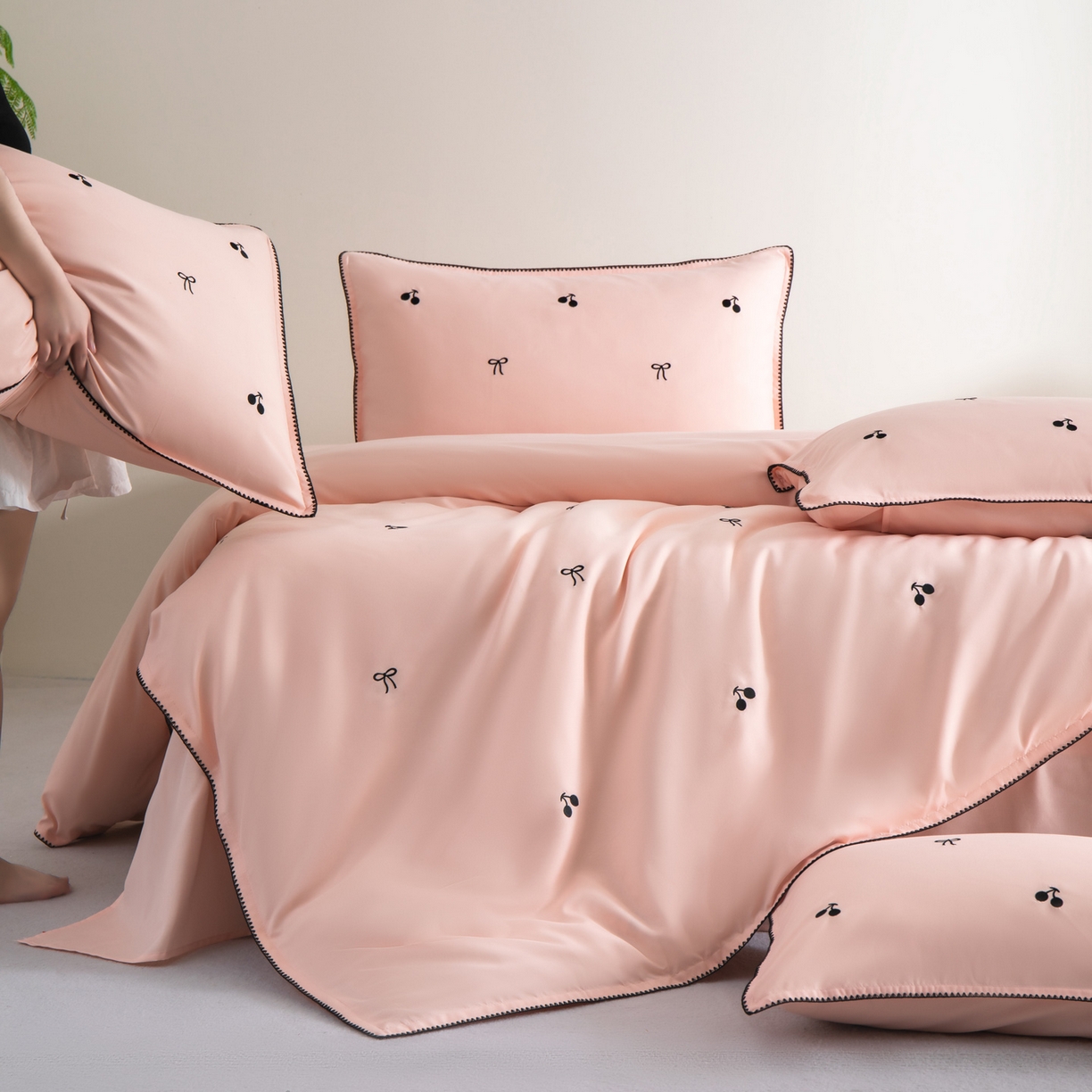 91家纺网 家纺一手货源 找家纺 花愿（原花纪） 2025新款水洗棉刺绣三角针四件套系列-芭提雅 芭提雅-樱花粉