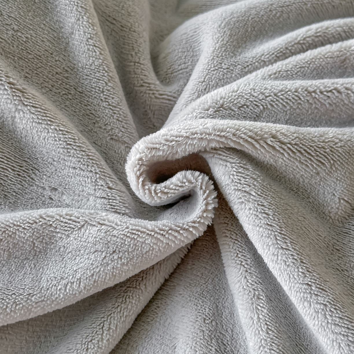 91家纺网 家纺一手货源 找家纺 （总）诺可 2025新款牛奶绒手工绣花蕾丝花边床盖款四件套-雪纷飞