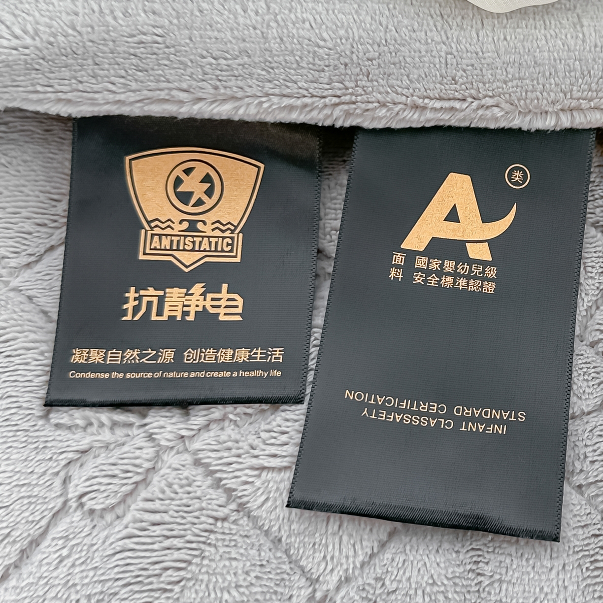 91家纺网 家纺一手货源 找家纺 （总）诺可 2025新款牛奶绒手工绣花蕾丝花边床盖款四件套-雪纷飞