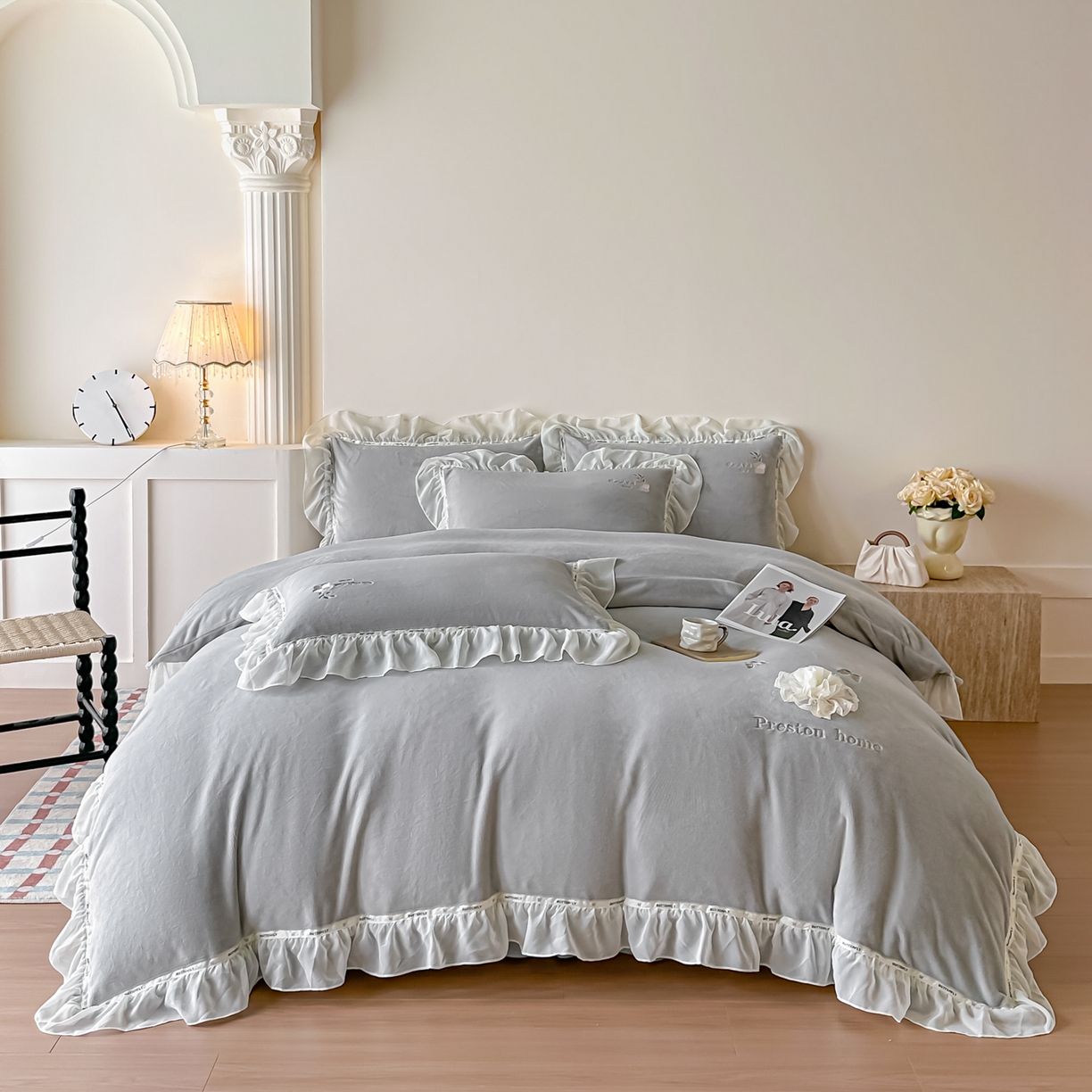 91家纺网 家纺一手货源 找家纺 （总）诺可 2025新款牛奶绒手工绣花蕾丝花边床盖款四件套-雪纷飞