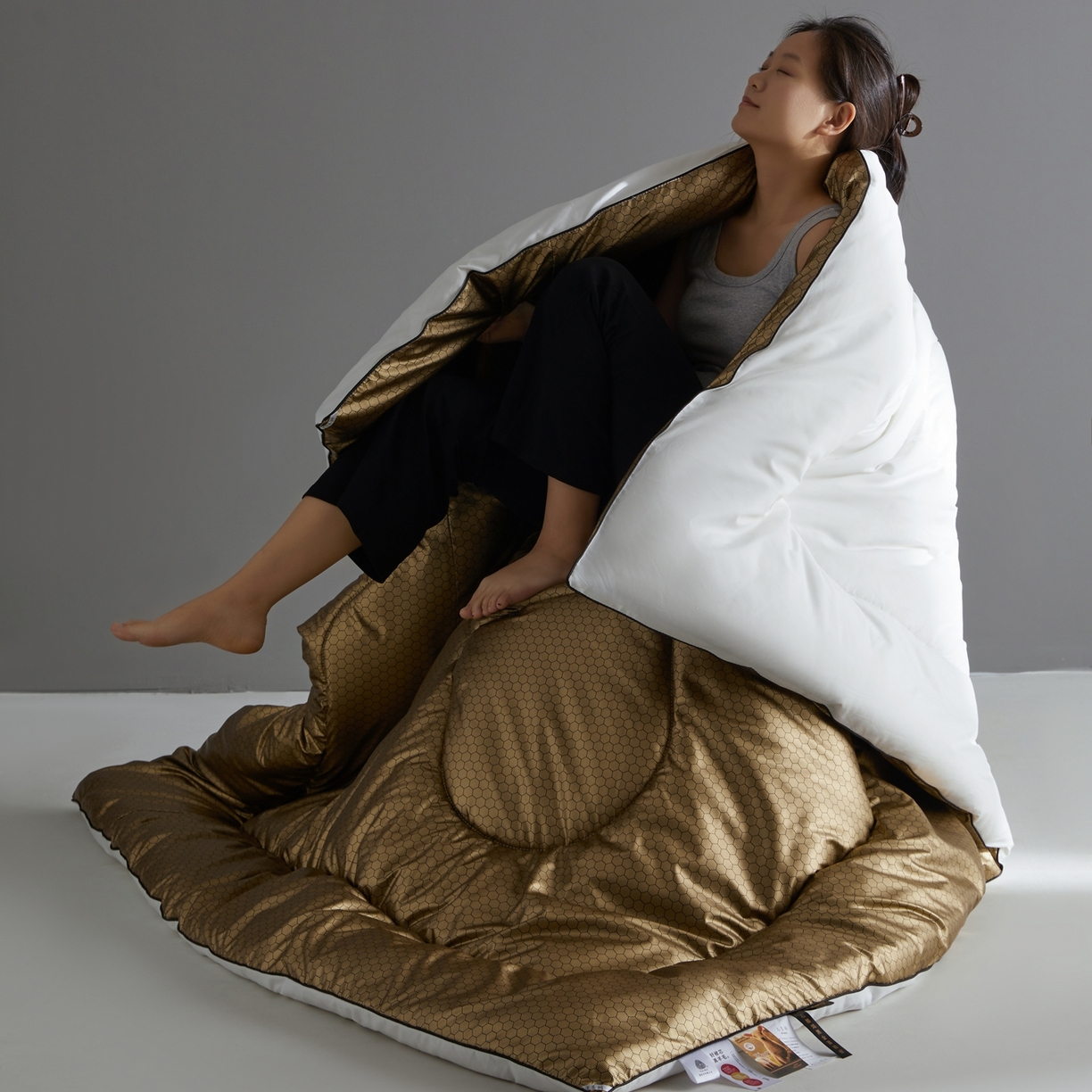 91家纺网 家纺一手货源 找家纺 （总）船王家纺 2025新款石墨烯黑金蓄热被加厚功能被恒温被子保暖冬被礼品被芯太空被批发