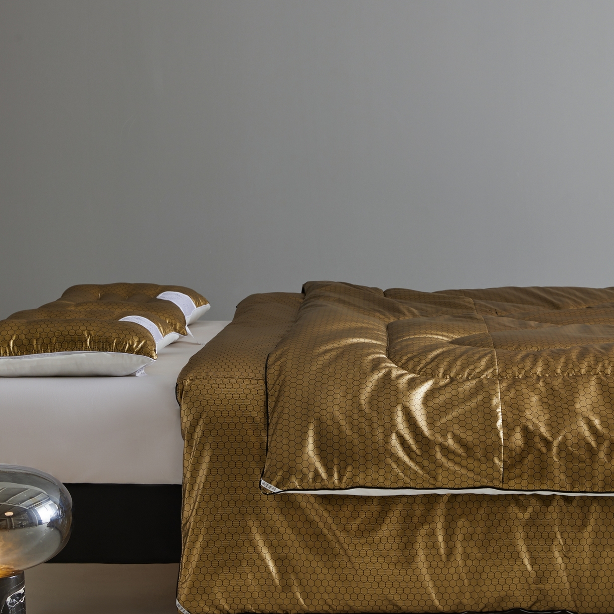 91家纺网 家纺一手货源 找家纺 （总）船王家纺 2025新款石墨烯黑金蓄热被加厚功能被恒温被子保暖冬被礼品被芯太空被批发