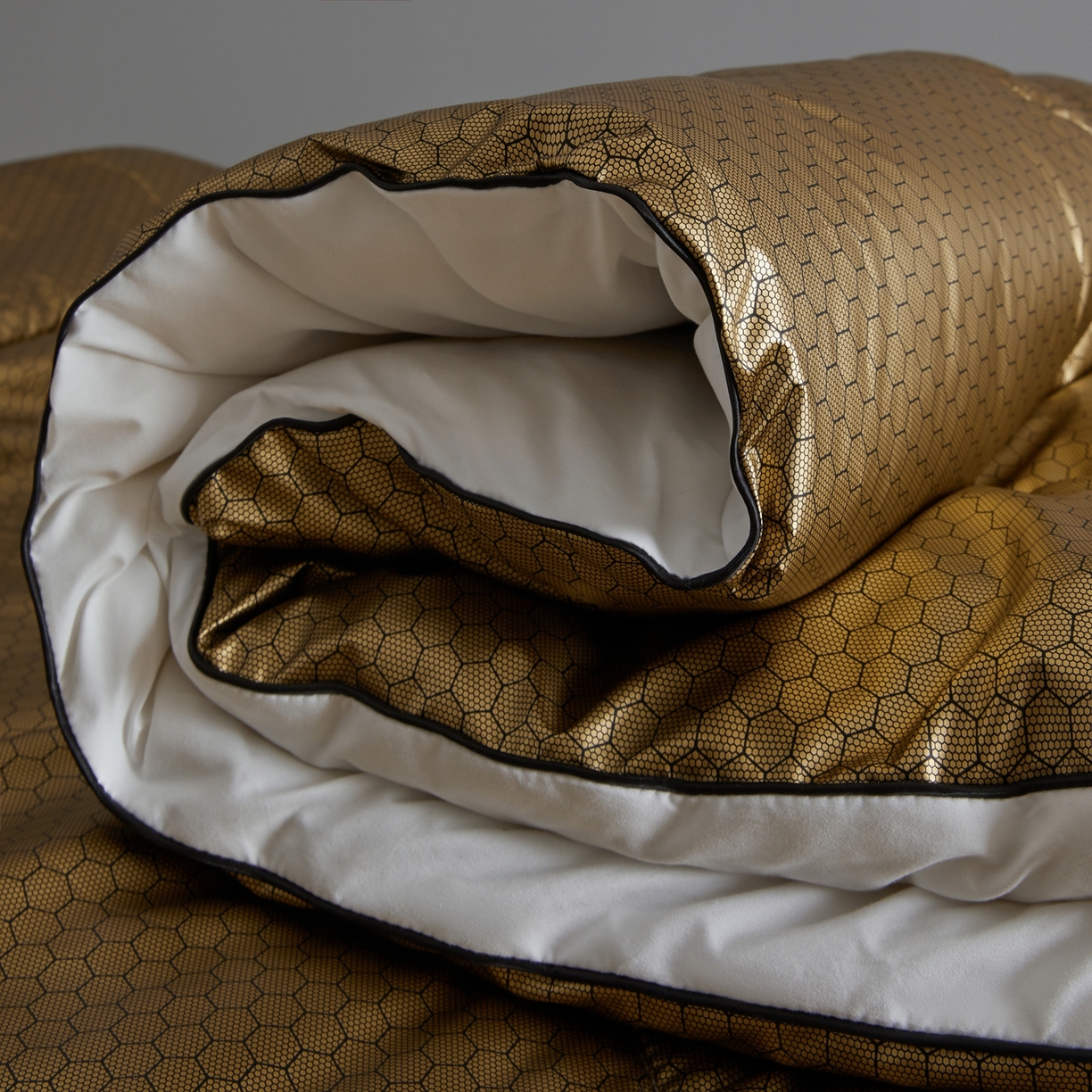 91家纺网 家纺一手货源 找家纺 （总）船王家纺 2025新款石墨烯黑金蓄热被加厚功能被恒温被子保暖冬被礼品被芯太空被批发