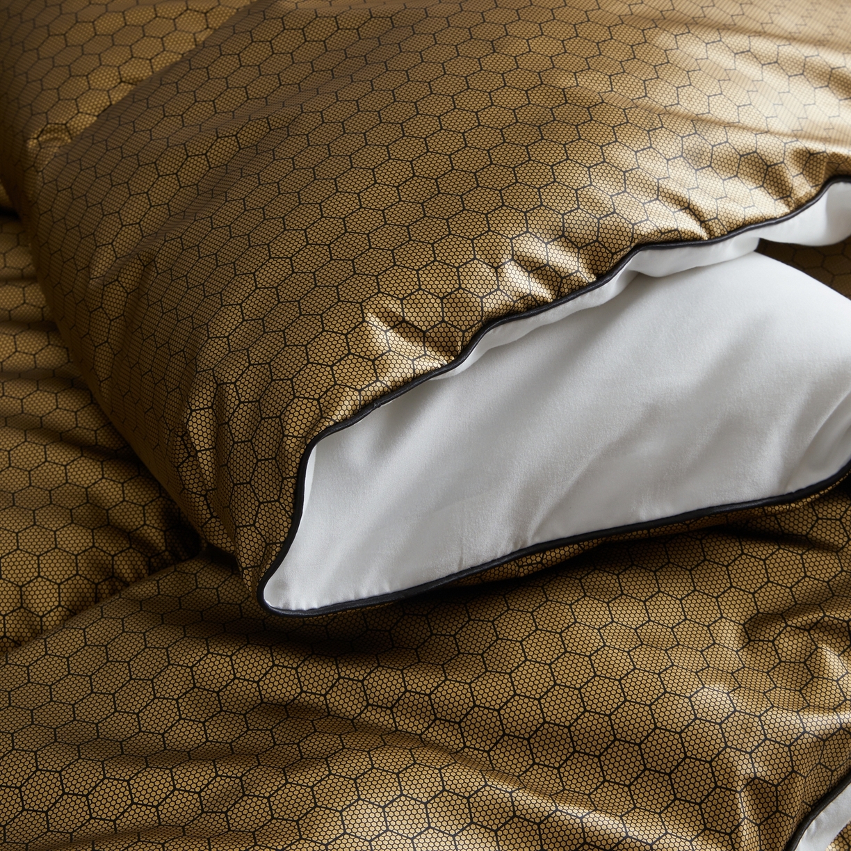 91家纺网 家纺一手货源 找家纺 （总）船王家纺 2025新款石墨烯黑金蓄热被加厚功能被恒温被子保暖冬被礼品被芯太空被批发