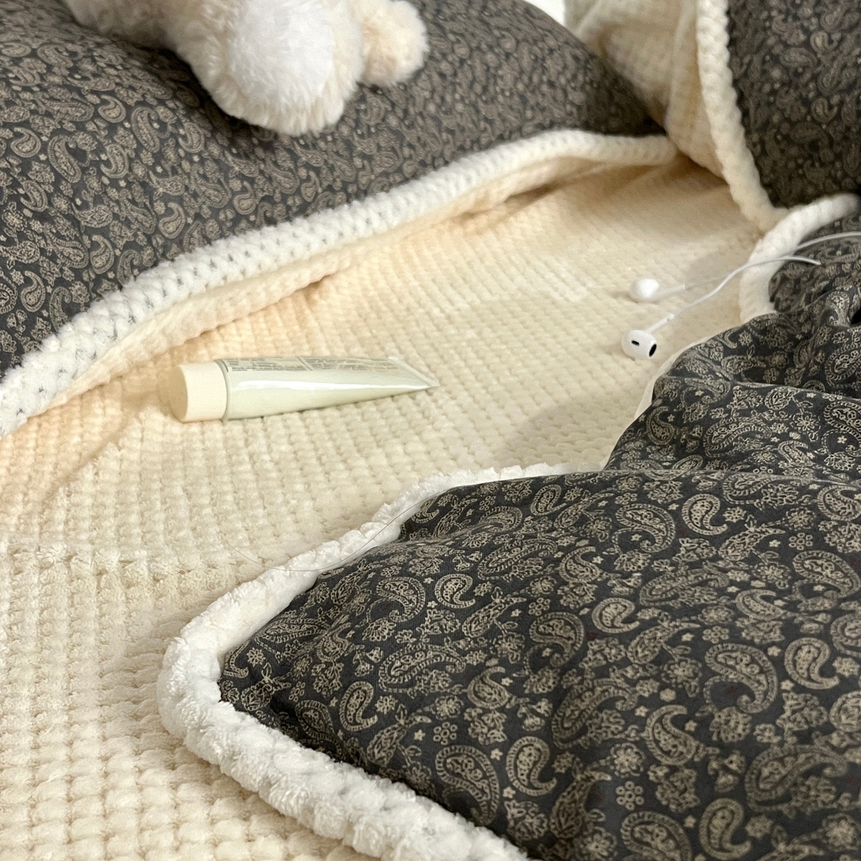 91家纺网 家纺一手货源 找家纺 （总）荣轩 2025秋冬必备新品棉加绒华夫格提花绒工艺款四件套（铺床版）