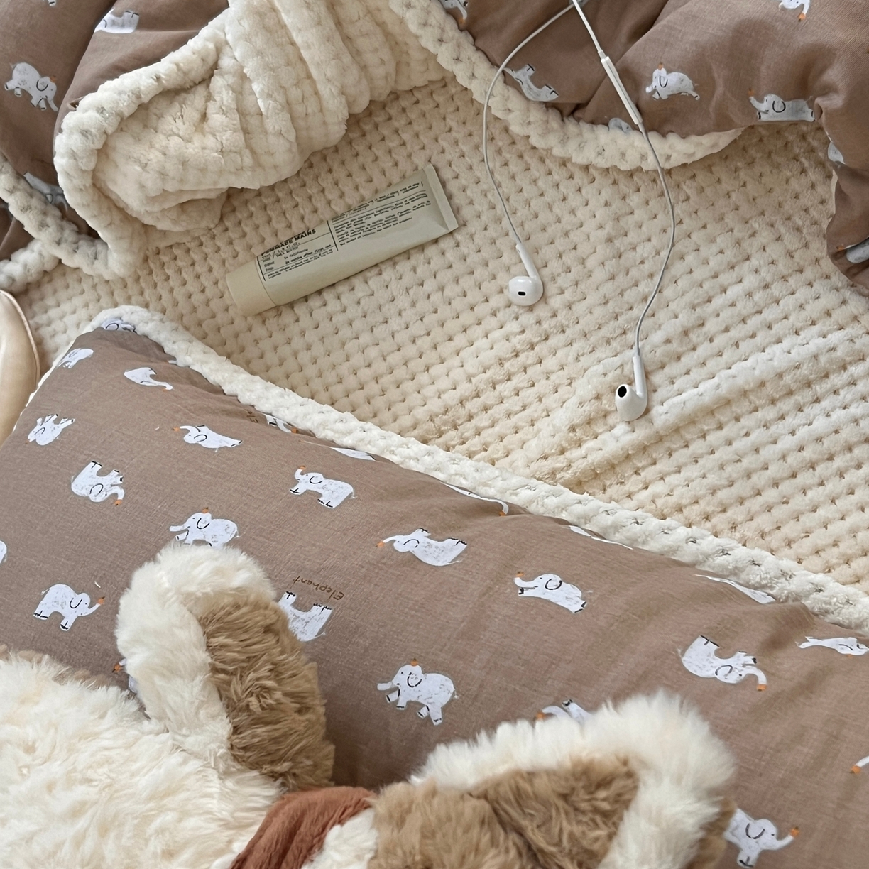 91家纺网 家纺一手货源 找家纺 荣轩 2025秋冬必备新品棉加绒华夫格提花绒工艺款四件套（铺床版）冬日可可