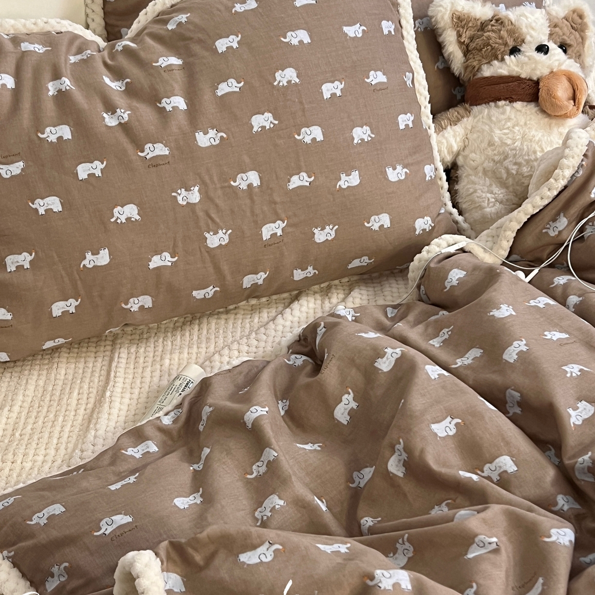 荣轩 2025秋冬必备新品棉加绒华夫格提花绒工艺款四件套（铺床版）冬日可可