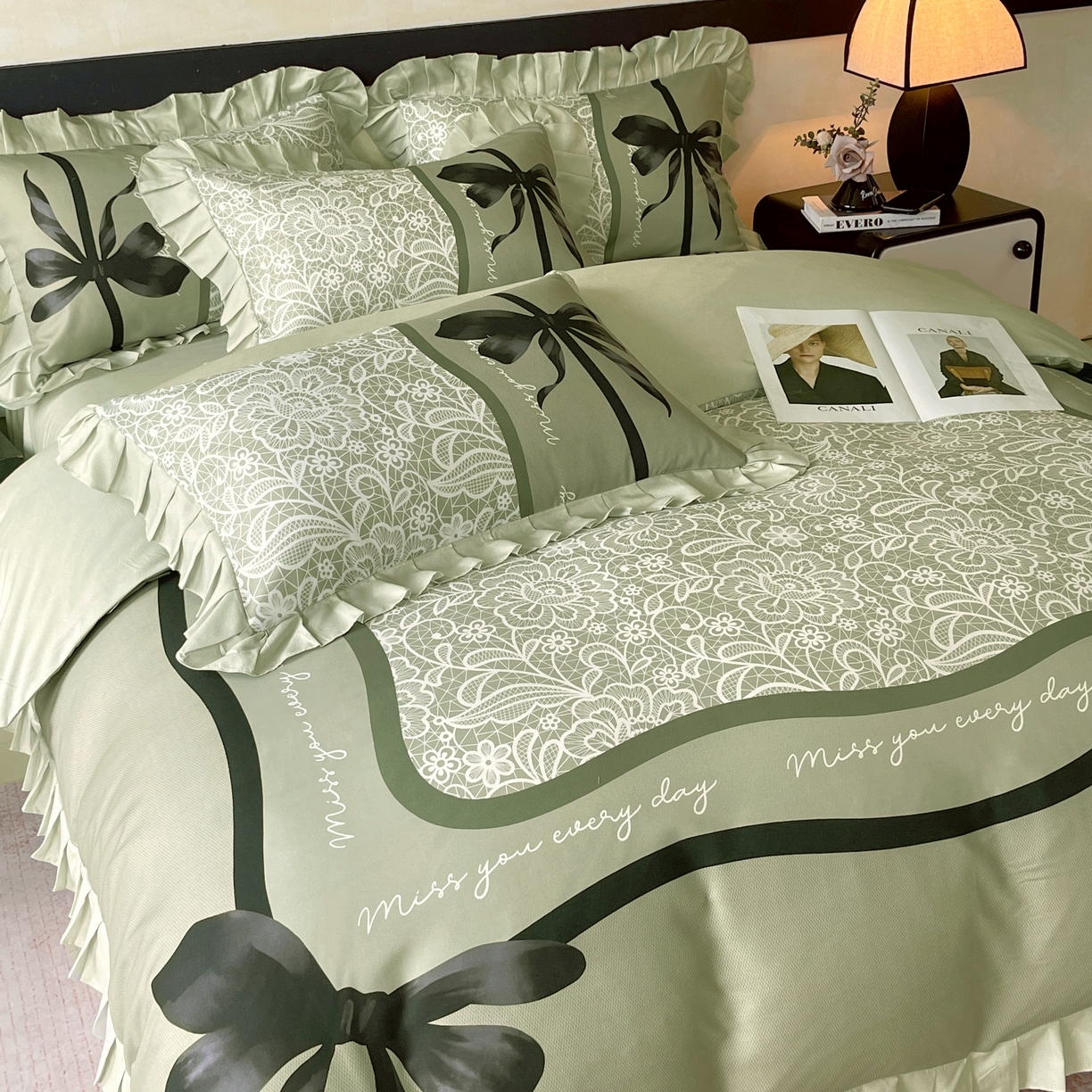 91家纺网 家纺一手货源 找家纺 大麦乐田 2025新款加厚磨毛植物羊绒韩版四件套 法式浪漫 绿