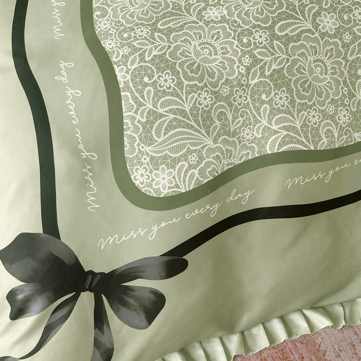 91家纺网 家纺一手货源 找家纺 大麦乐田 2025新款加厚磨毛植物羊绒韩版四件套 法式浪漫 绿