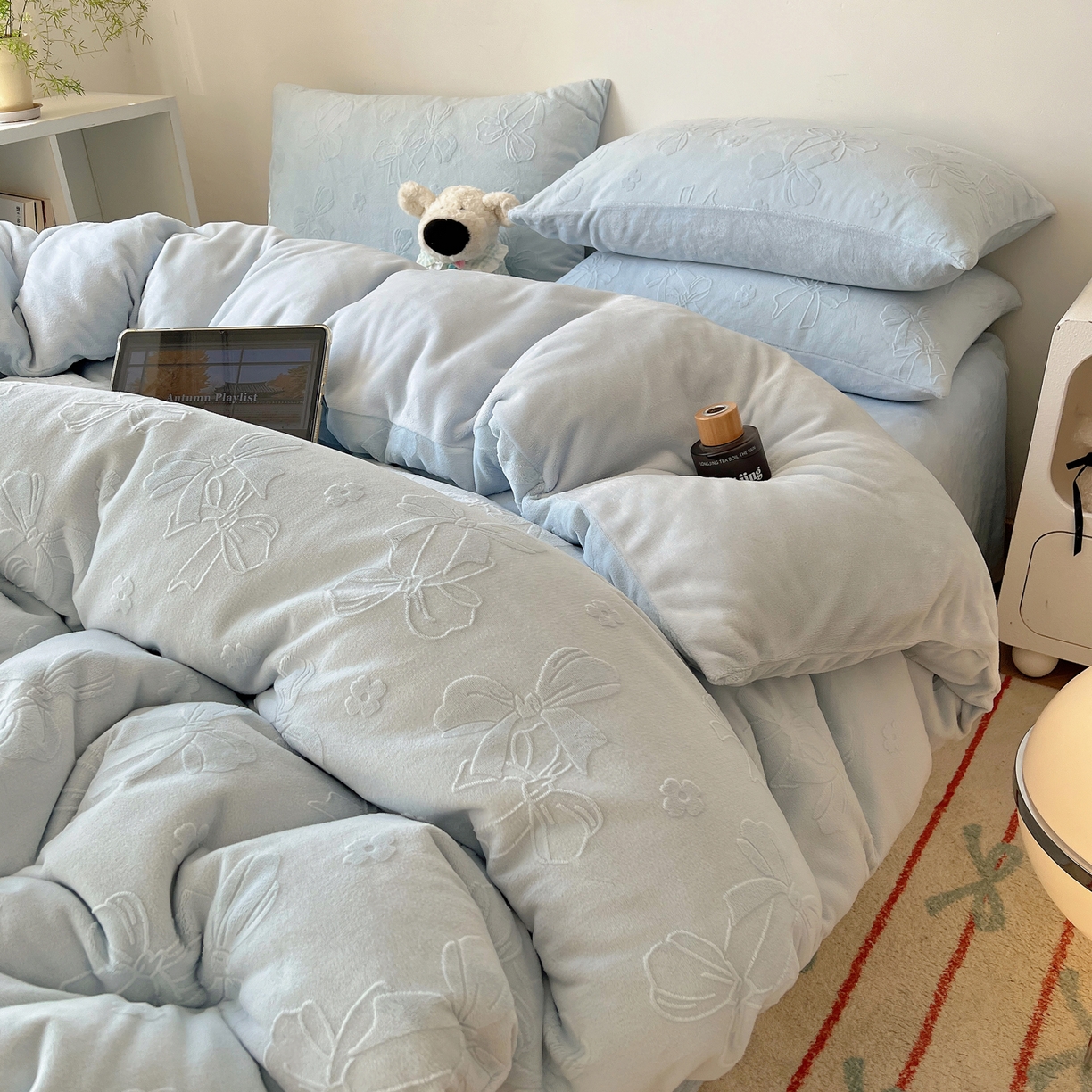 91家纺网 家纺一手货源 找家纺 （总）六巷胡同 2025新款INS博主风蝴蝶结心语立体雕花A类牛奶绒四件套 （会员减5元）