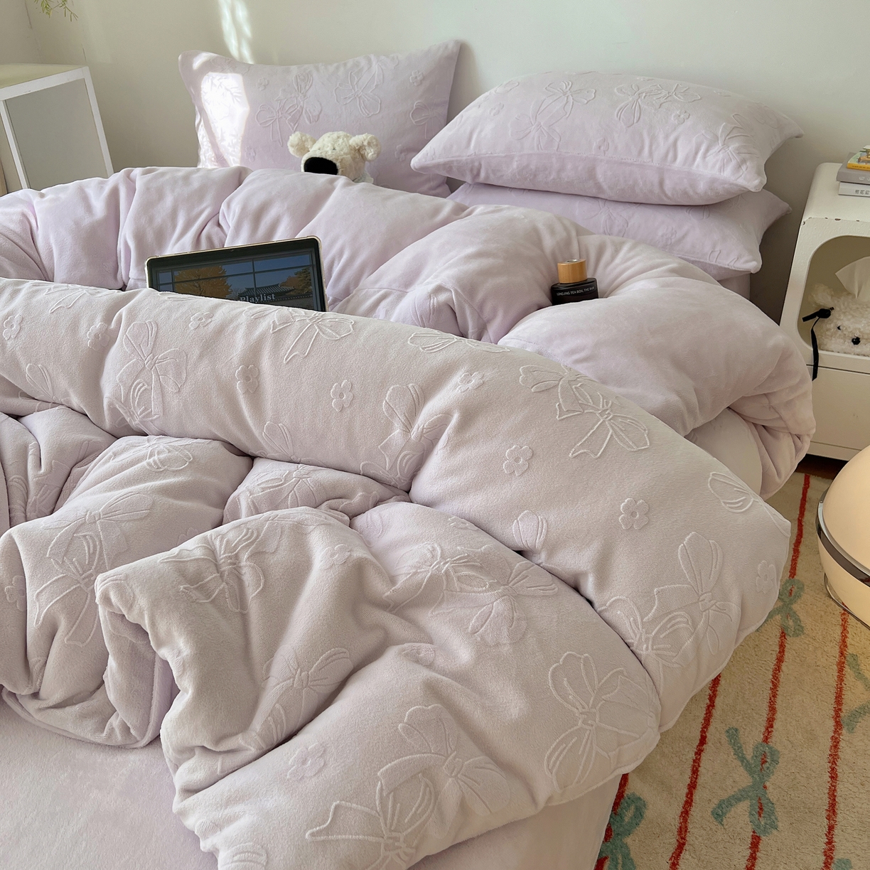 91家纺网 家纺一手货源 找家纺 六巷胡同 2025新款INS博主风蝴蝶结心语立体雕花A类牛奶绒四件套 （会员减5元） 蝴蝶结心语-紫