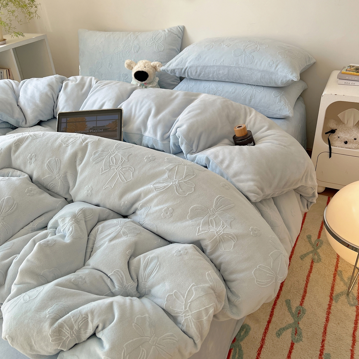 91家纺网 家纺一手货源 找家纺 （总）六巷胡同 2025新款INS博主风蝴蝶结心语立体雕花A类牛奶绒四件套 （会员减5元）