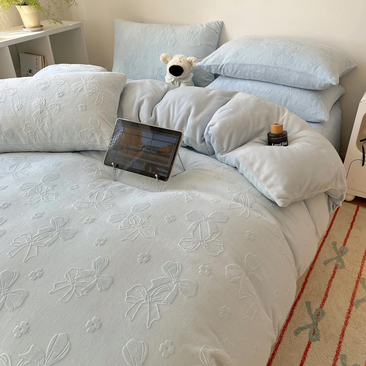 91家纺网 家纺一手货源 找家纺 （总）六巷胡同 2025新款INS博主风蝴蝶结心语立体雕花A类牛奶绒四件套 （会员减5元）